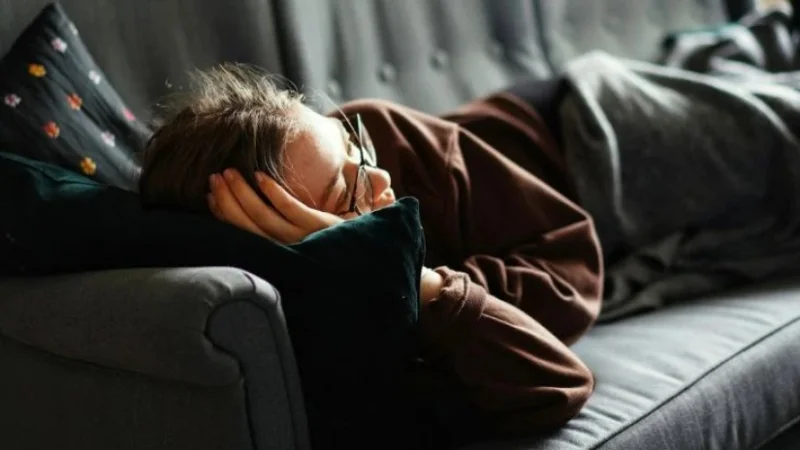 რატომ გრძნობთ თავს დაღლილად 8-საათიანი ძილის შემდეგ: ექსპერტმა რეალური მიზეზები დაასახელა